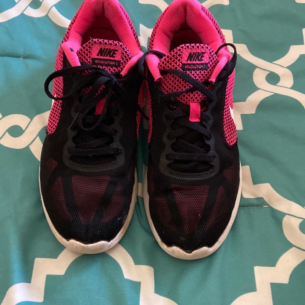 Nike tennis shoes
